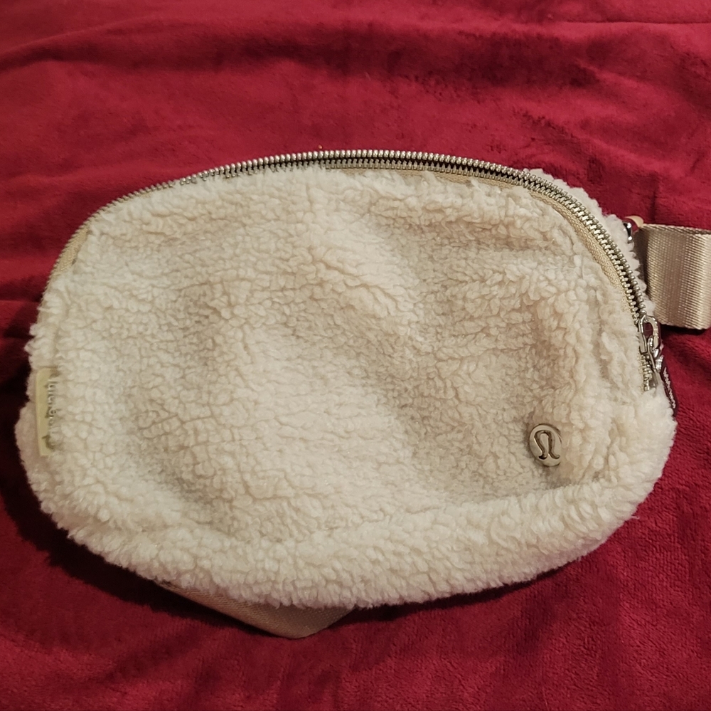 lululemon belt bag